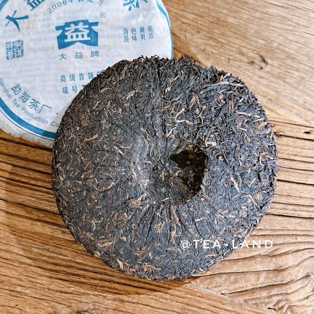Tea-Production Co勐海2006Ⓡ汤色黄亮滋味爽浓大益牌高级青饼唛号@TEA-LAND
